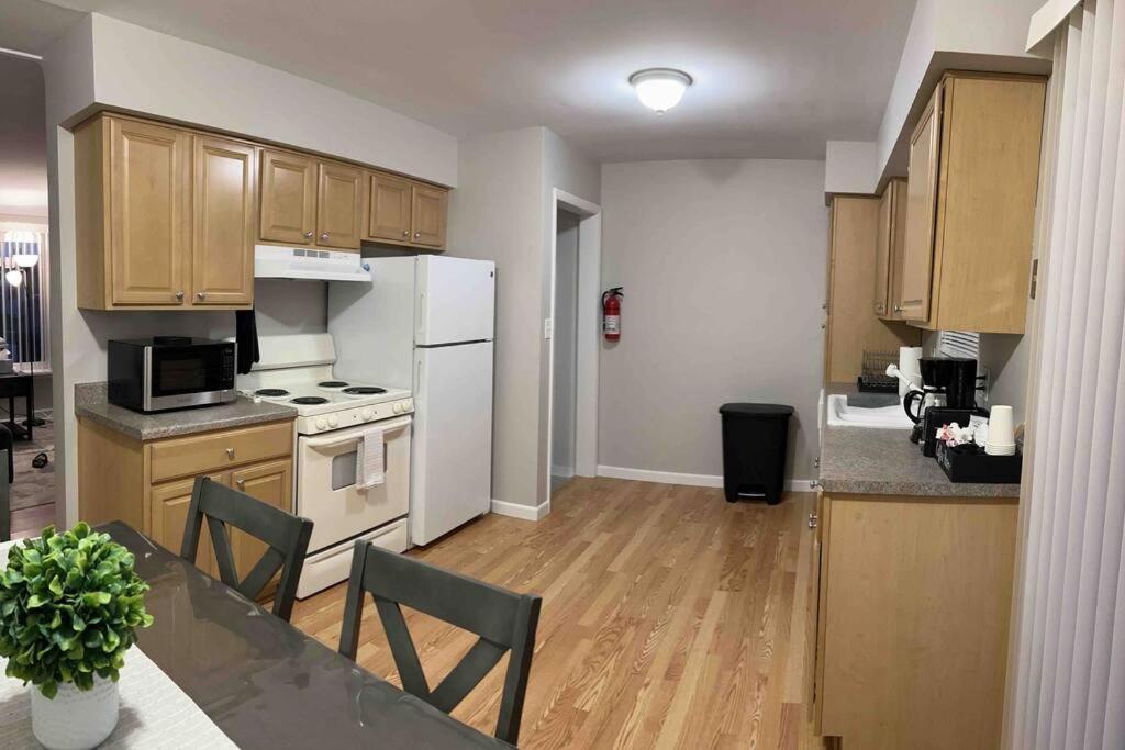 Cozy Bungalow In Madison Heights Kültér fotó