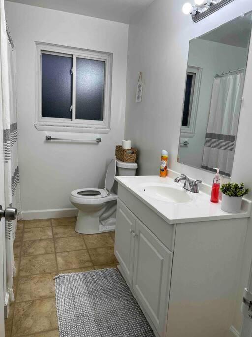 Cozy Bungalow In Madison Heights Kültér fotó