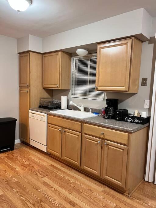 Cozy Bungalow In Madison Heights Kültér fotó